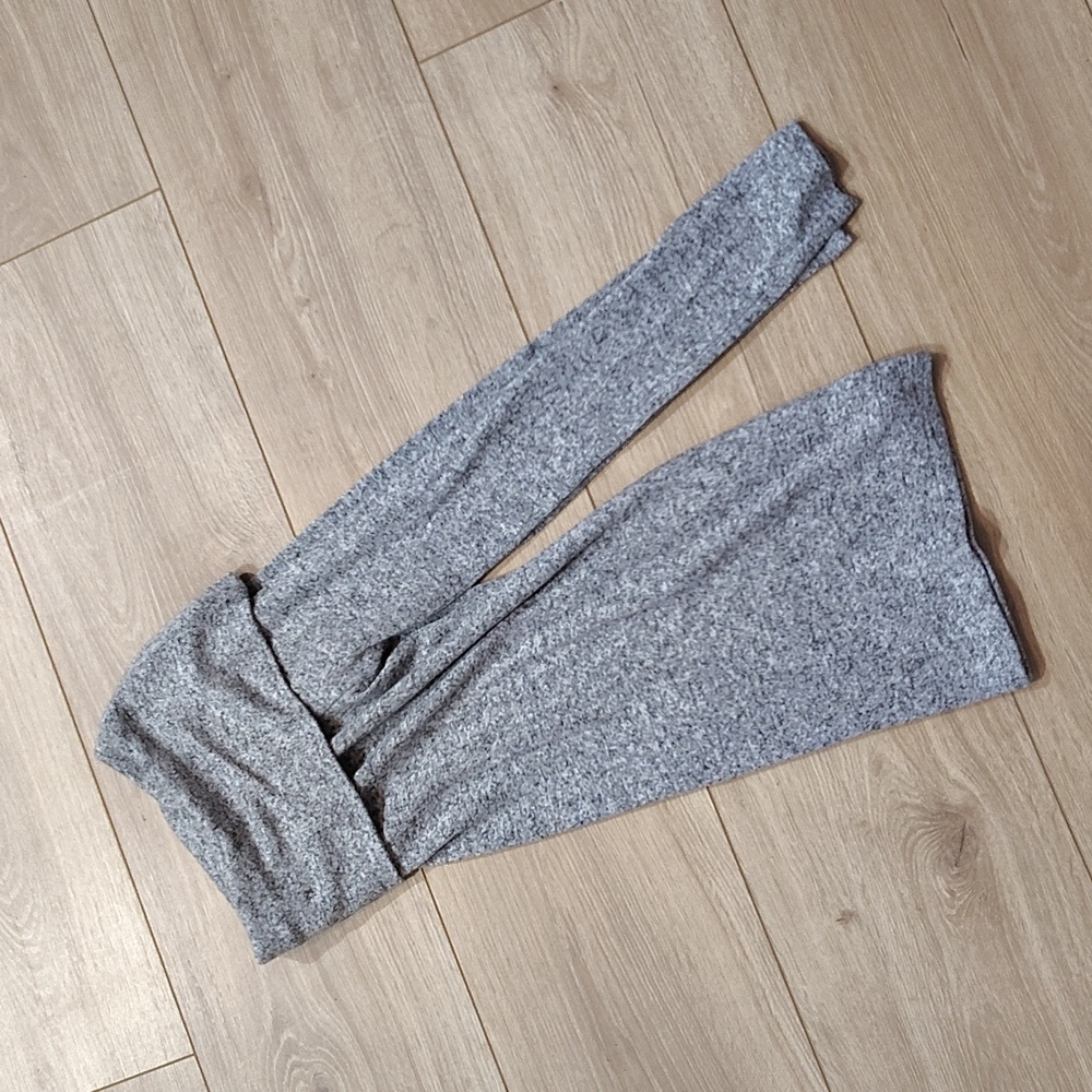 GAP Heather Gray Off-Shoulder Sweater,  Ladies Size XS,  Fitted Off Shoulder Top - Picture 6 of 6